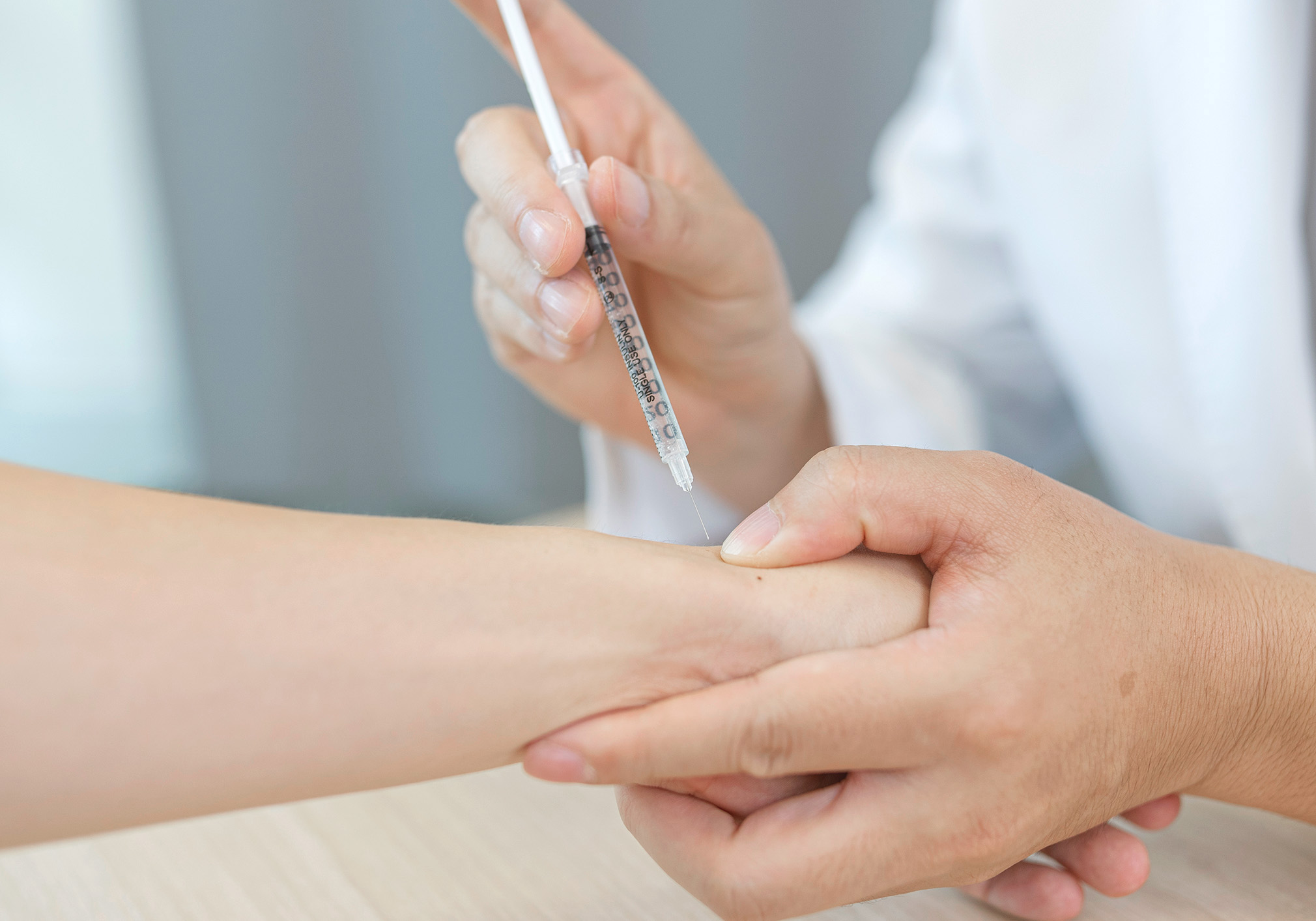 손목 신바로약침 · 봉침